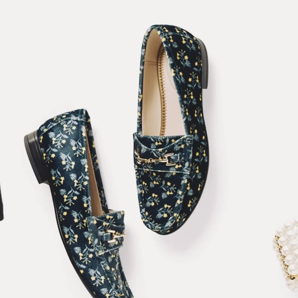 CAbi Carnaby Velvet Navy Floral Loafers Size 9